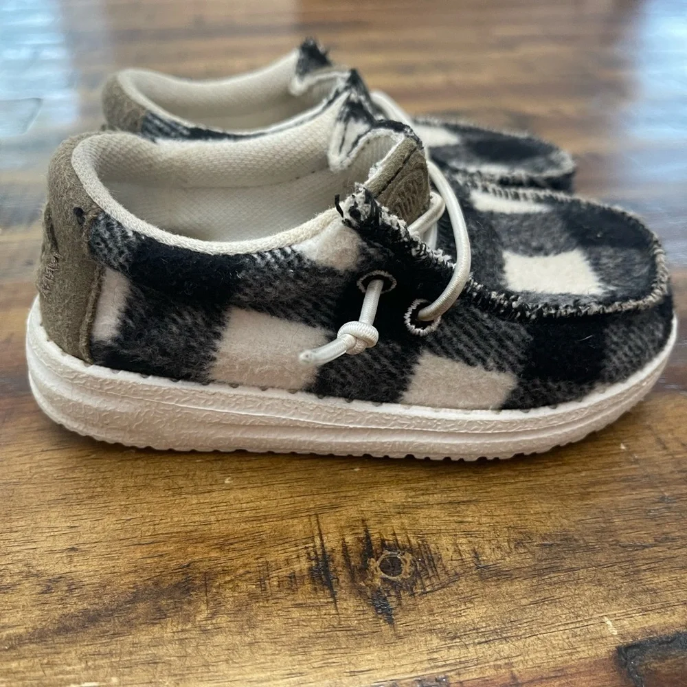 Hey Dude Kids Plaid Moccasins - Black and White - Picture 5 of 9
